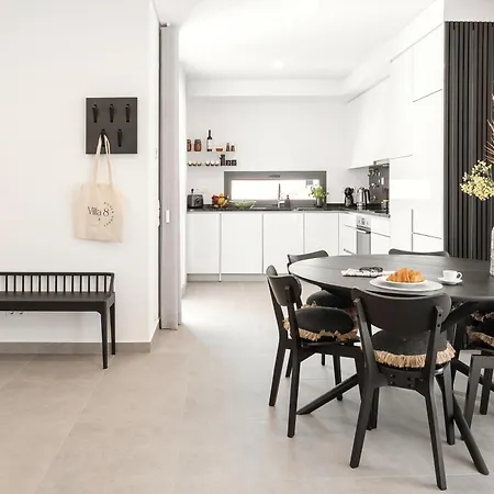 6 Silver Coast Villa